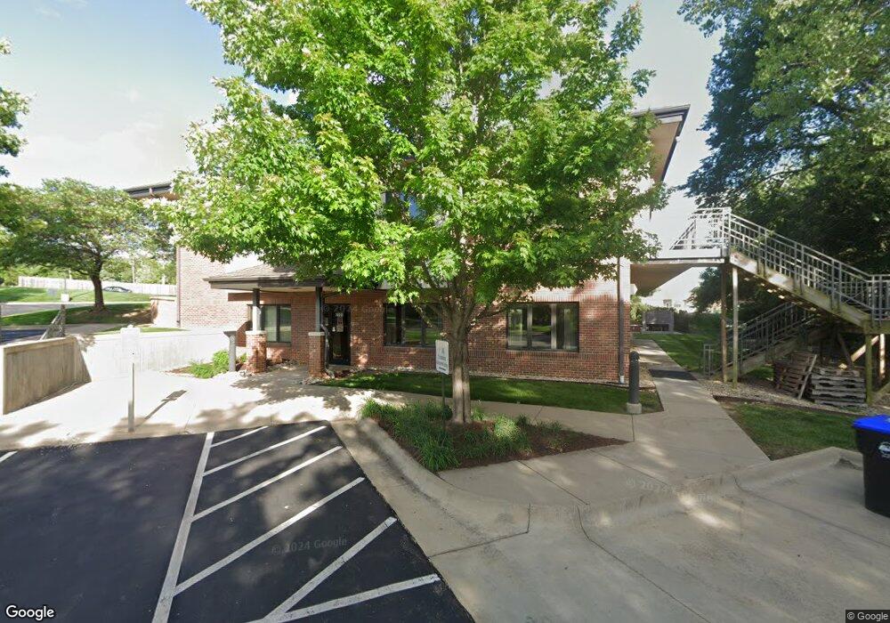 2101 SW 36th St, Topeka, KS 66611 - photo 1