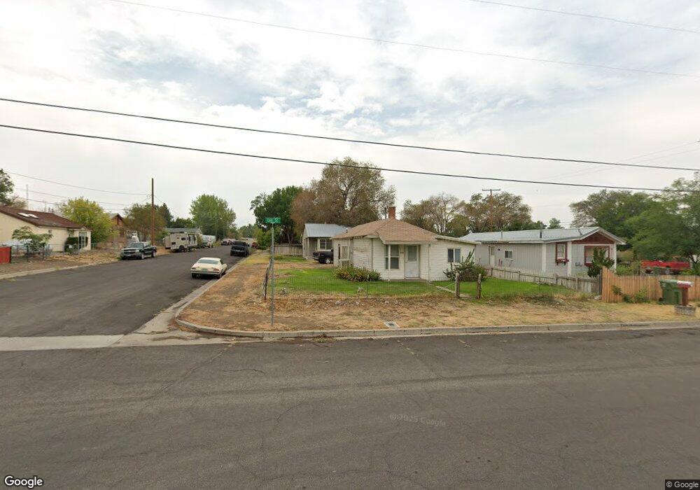 936 Lay St, Winnemucca, NV 89445 - photo 1