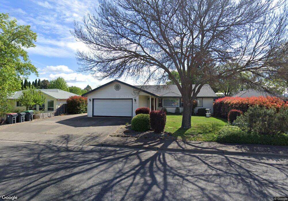 737 Glenn Way, Central Point, OR 97502 - photo 1