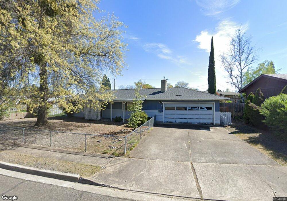 982 Crest Dr, Central Point, OR 97502 - photo 1