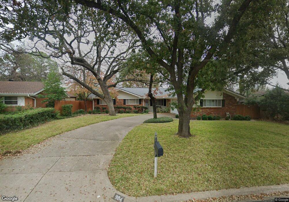 904 Forest Oaks Ln, Hurst, TX 76053 - photo 1