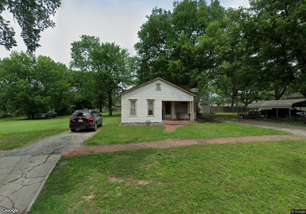 1817 Chess Ave, Parsons, KS 67357 - photo 1