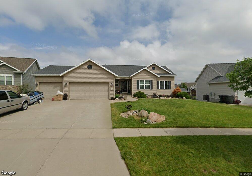 2214 Hallbrook St SW, Cedar Rapids, IA 52404 - photo 1