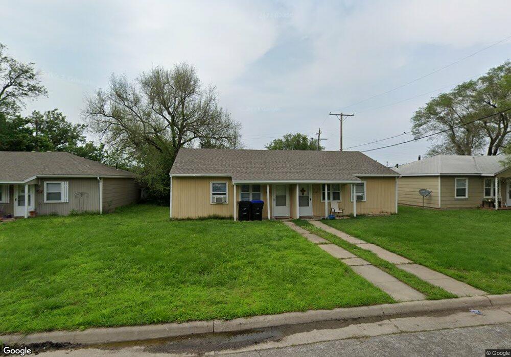 918 SW 33rd St, Topeka, KS 66611 - photo 1