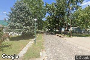 437 8th St, Hiawatha, KS 66434