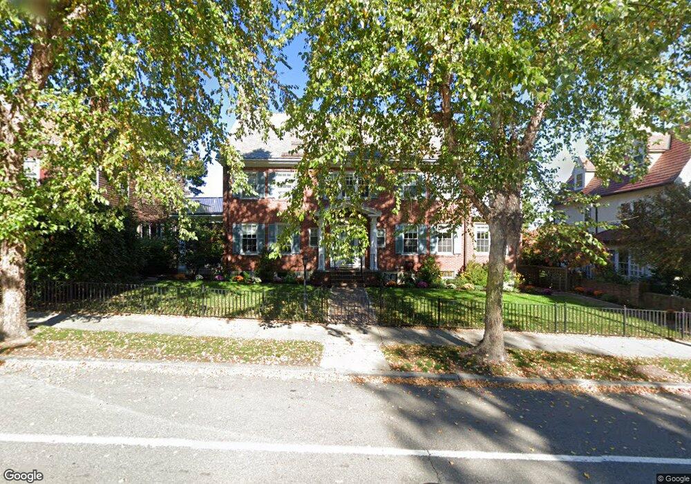 305 Buckminster Rd unit 1, Brookline, MA 02445 - photo 1