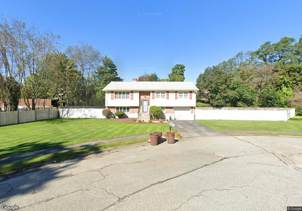 4 Hampshire Cir, Woburn, MA 01801 - photo 1