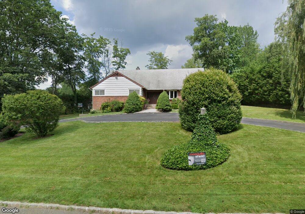 11 Shady Brook Rd, Great Neck, NY 11024 - photo 1