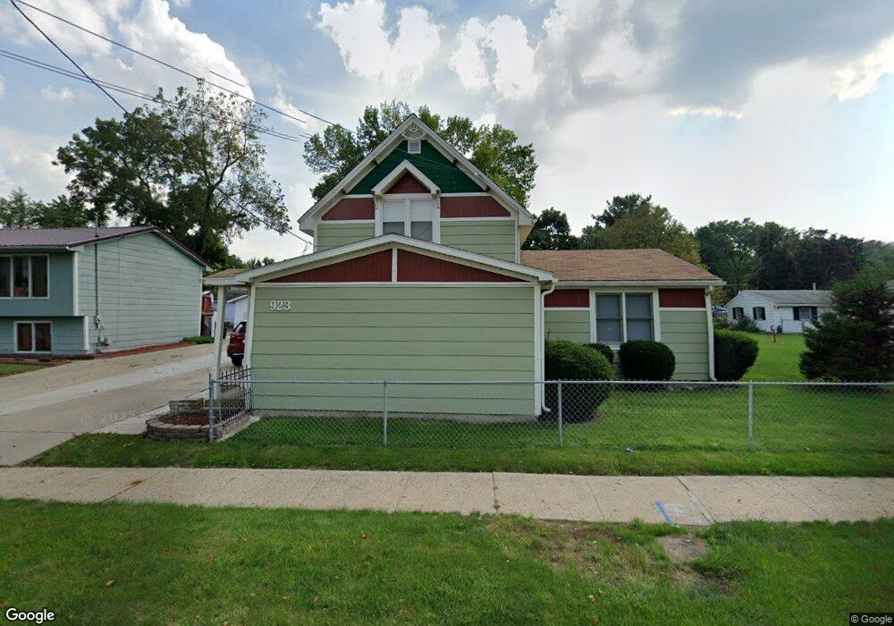 923 Hartford Ave, Des Moines, IA 50315 - photo 1
