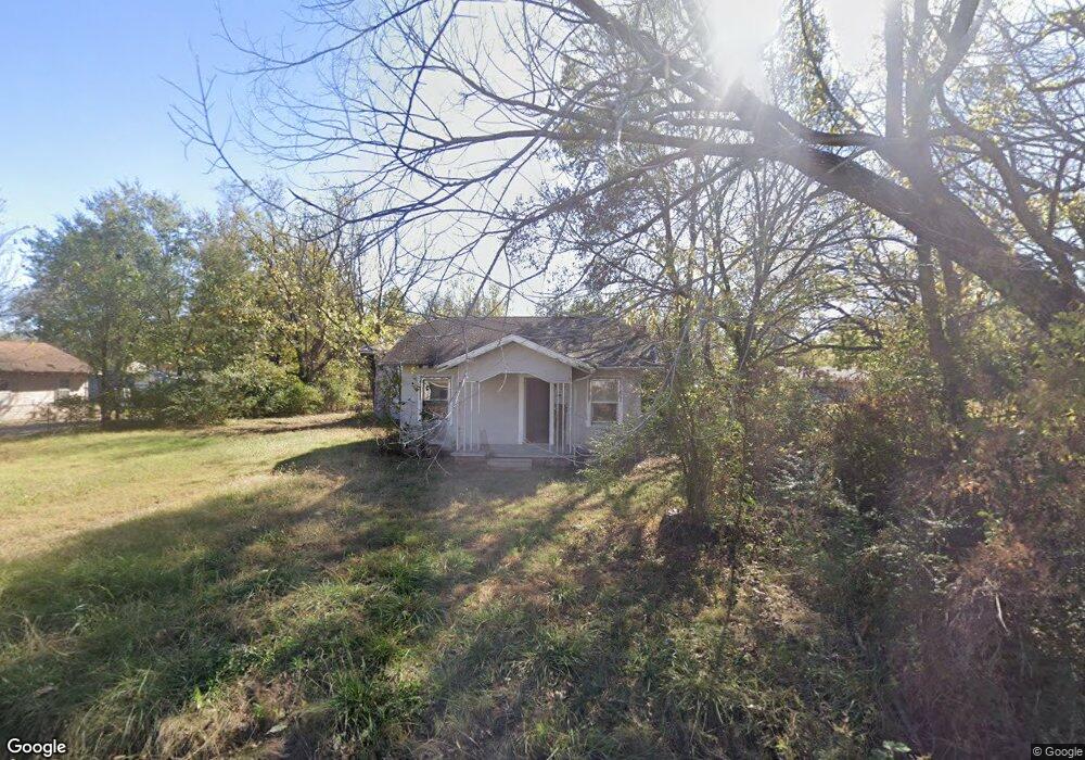 822 W 11th St, Okmulgee, OK 74447 - photo 1