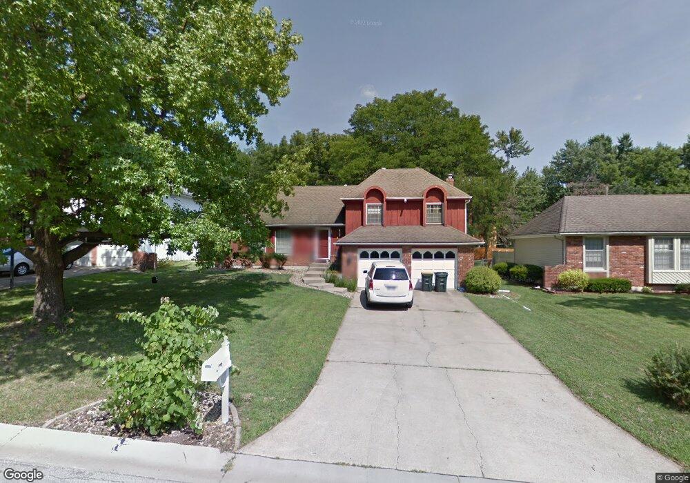 8005 Bradshaw St, Lenexa, KS 66215 - photo 1