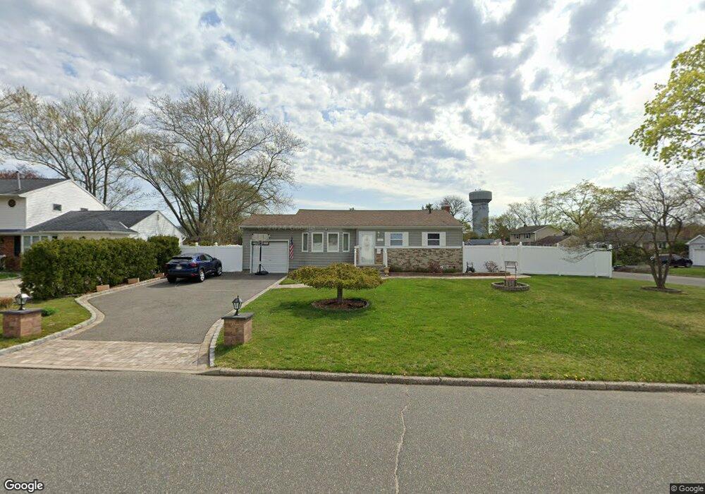 1 Grendon Ln, ComMacK, NY 11725 - photo 1
