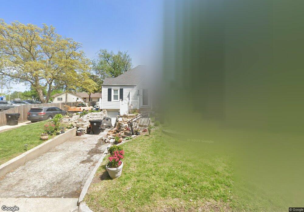 612 SW Roosevelt St, Topeka, KS 66606 - photo 1