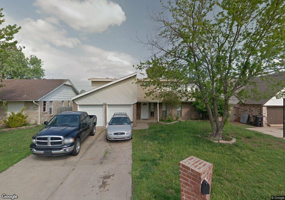 300 S Morgan Dr, Moore, OK 73160 - photo 1