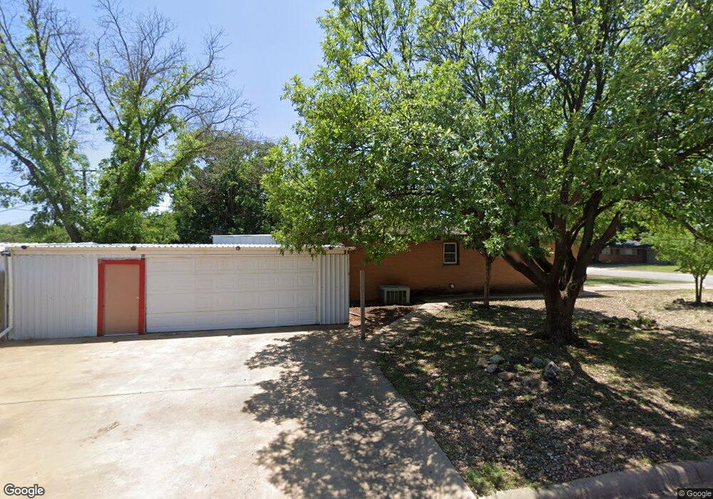 1210 Garland St, Plainview, TX 79072 - photo 1