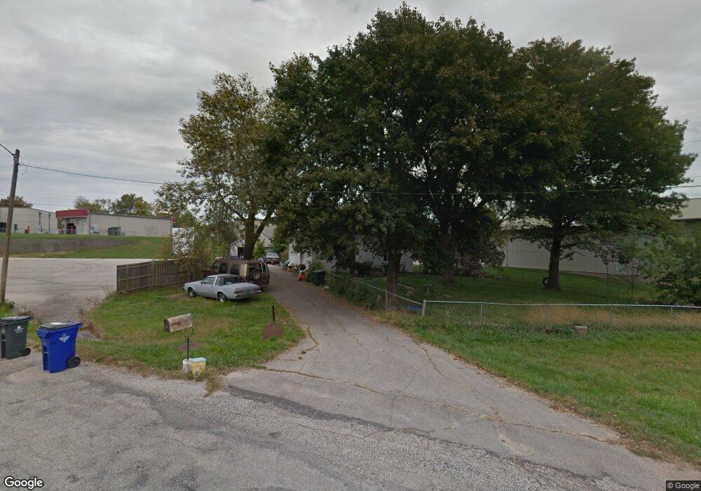 3210 Vinton Rd NW, Cedar Rapids, IA 52405 - photo 1