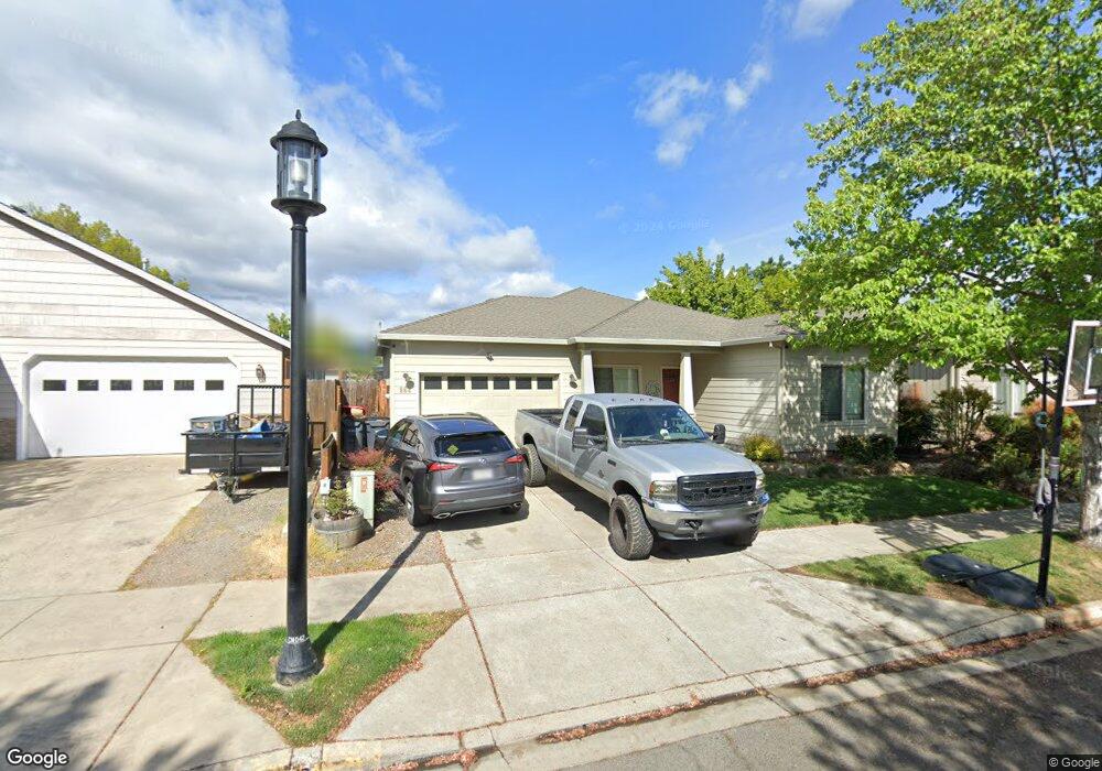 864 Ivern Dr, Central Point, OR 97502 - photo 1