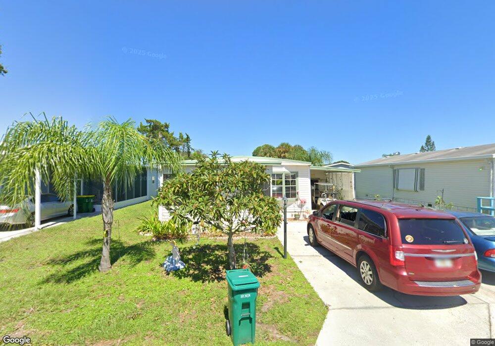 916 Laurel Cir, Sebastian, FL 32976 - photo 1