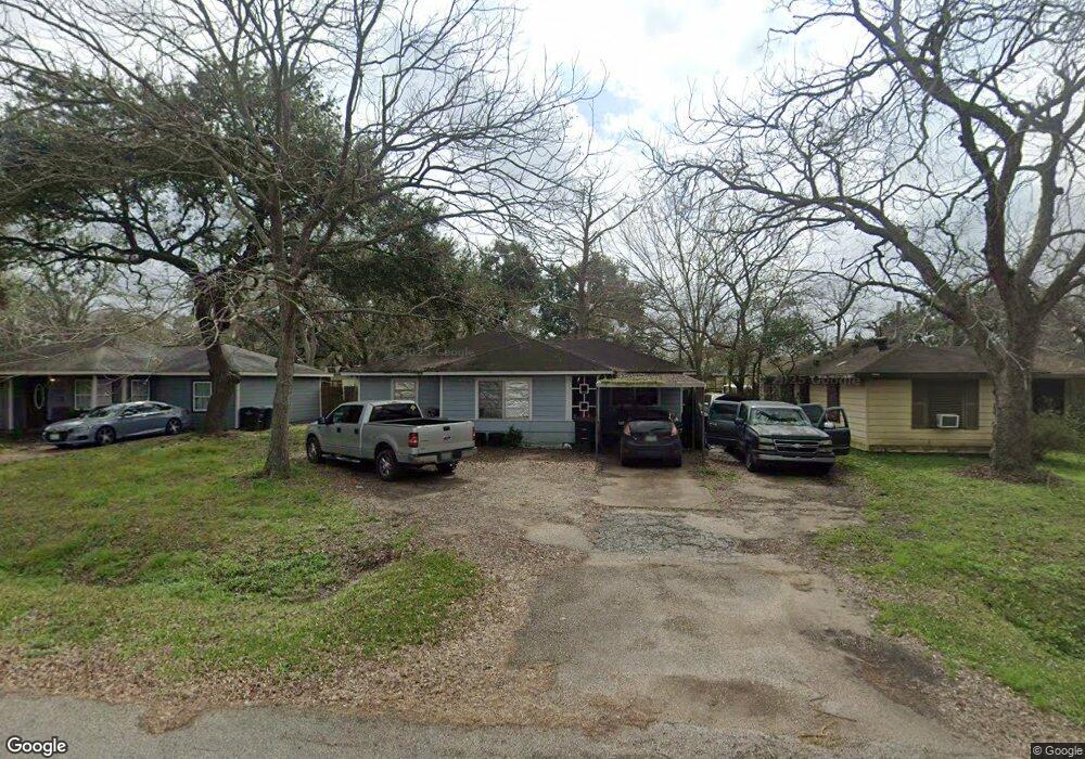 217 Mclemore Dr, Alvin, TX 77511 - photo 1