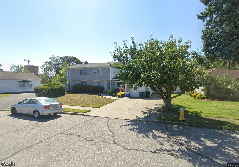 12 Lincoln Ct, Copiague, NY 11726 - photo 1