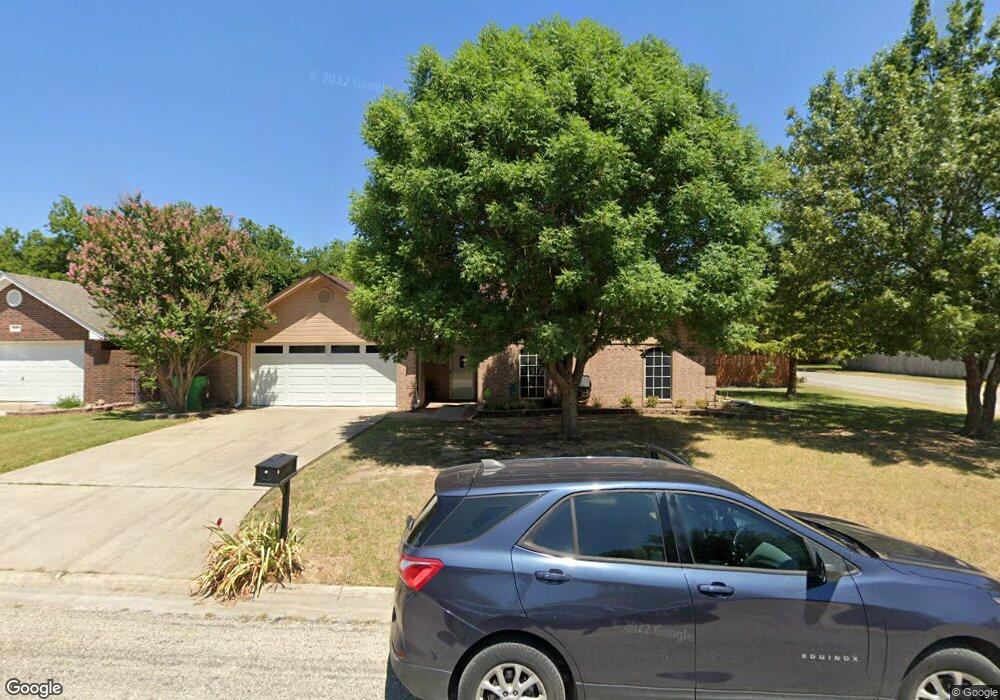 1018 Oxford Dr, Gainesville, TX 76240 - photo 1