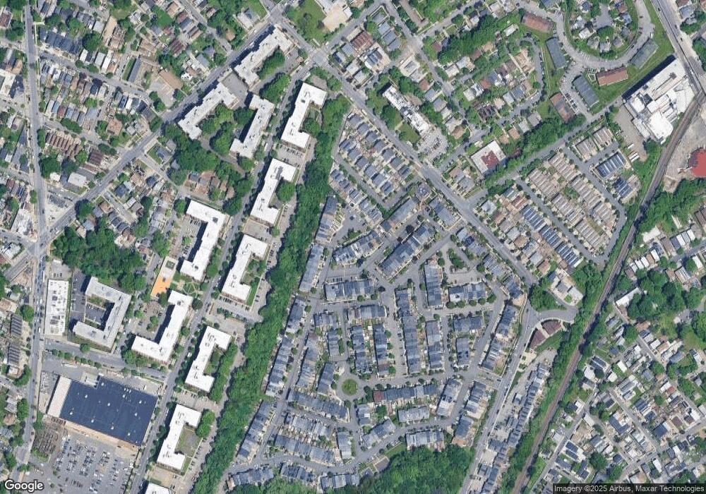 27 Long Pond Ln, Staten Island, NY 10304 - photo 1