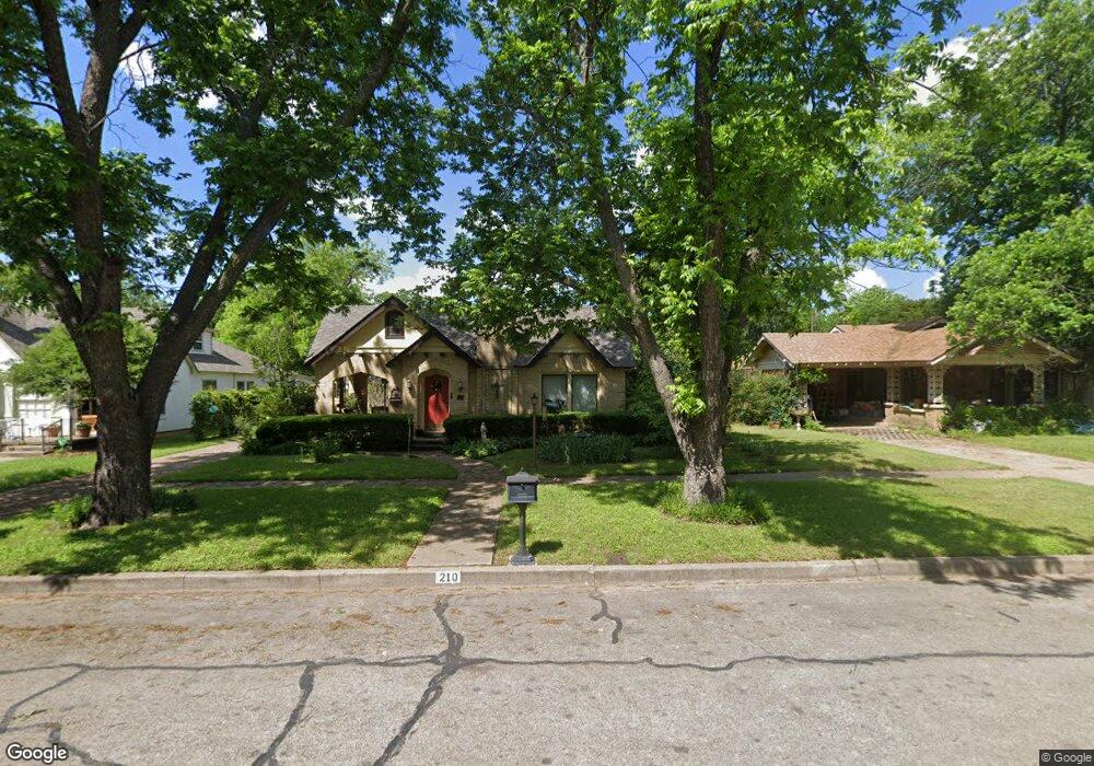 210 Bellevue Dr, Cleburne, TX 76033 - photo 1