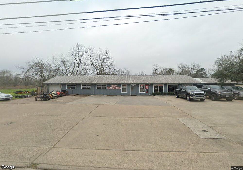 1615 W Adoue St, Alvin, TX 77511 - photo 1