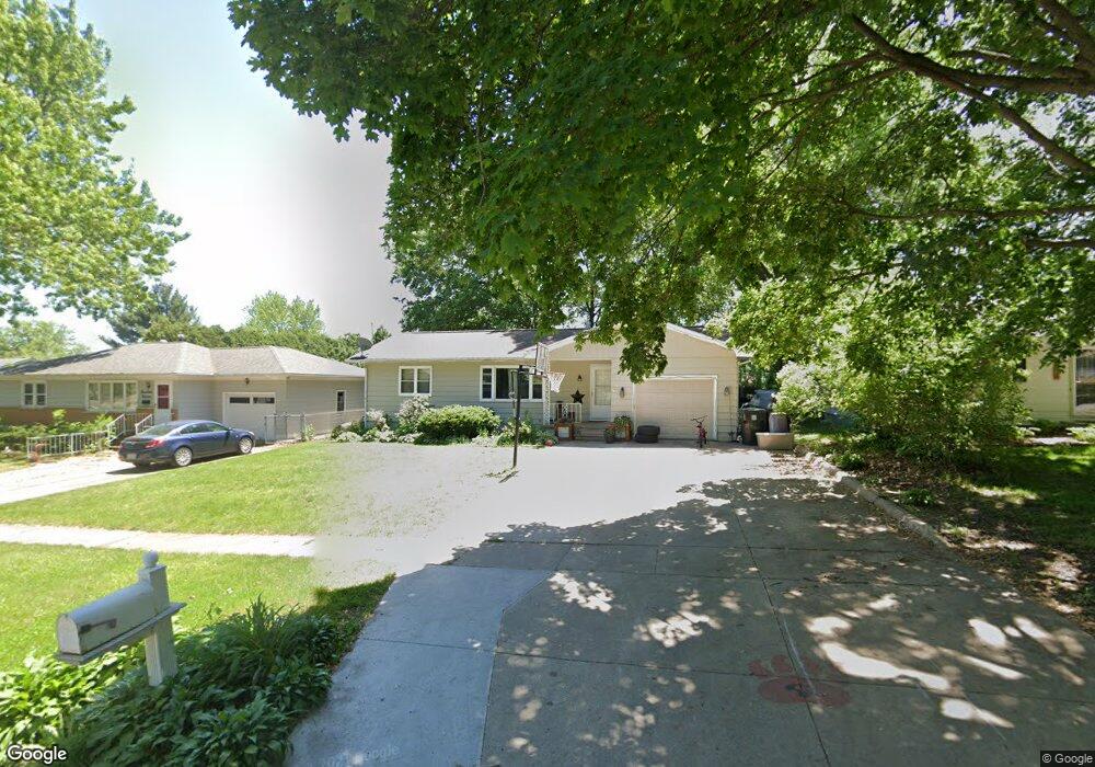 1720 W 3rd St, Cedar Falls, IA 50613 - photo 1