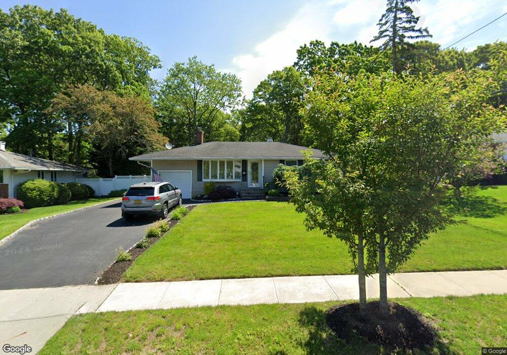 5 August Crescent, ComMacK, NY 11725 - photo 1