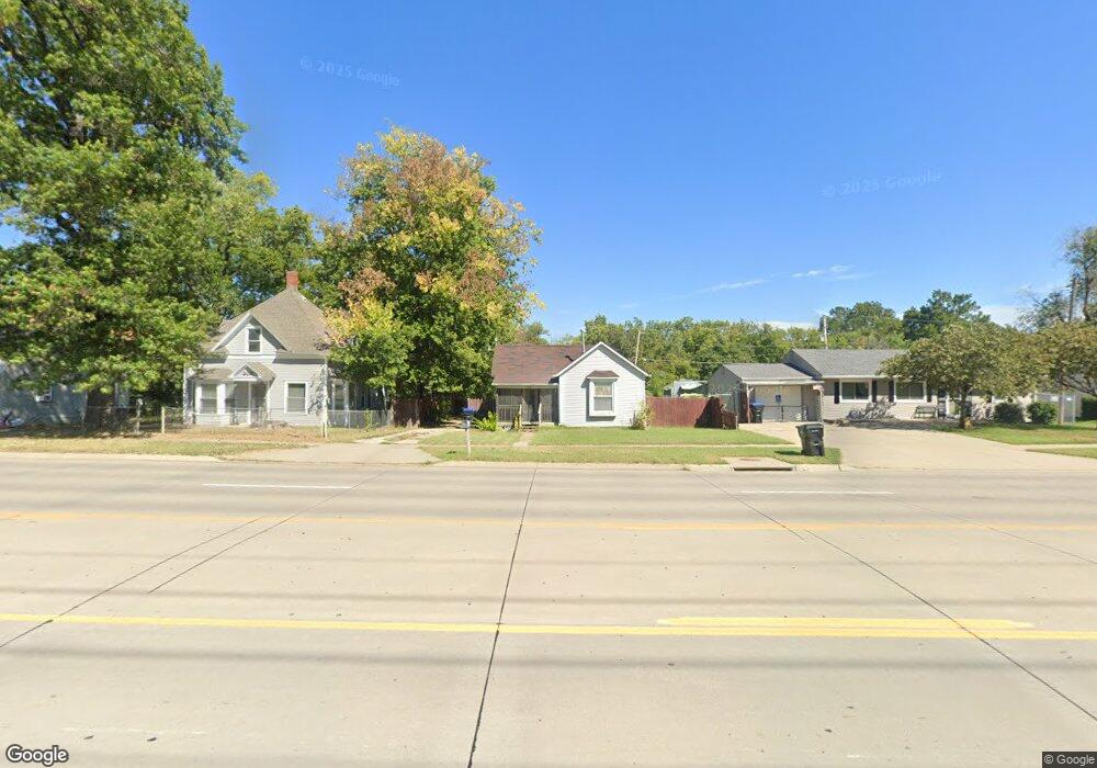 210 SW MacVicar Ave, Topeka, KS 66606 - photo 1