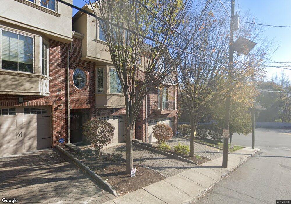 9 Maple St, Edgewater, NJ 07020 - photo 1