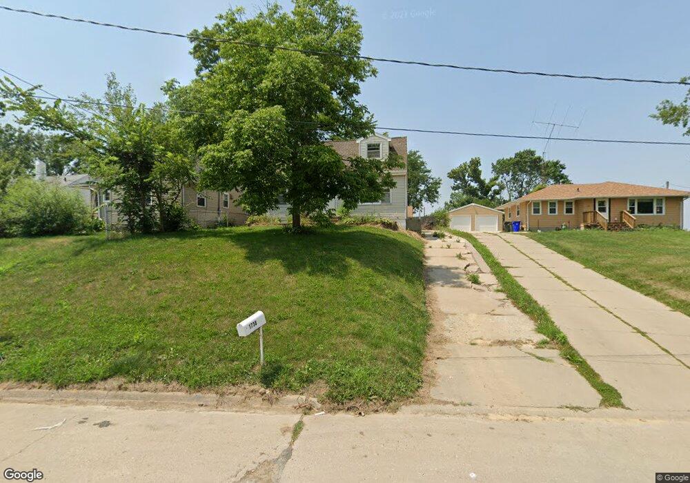 1738 11th St NW, Cedar Rapids, IA 52405 - photo 1