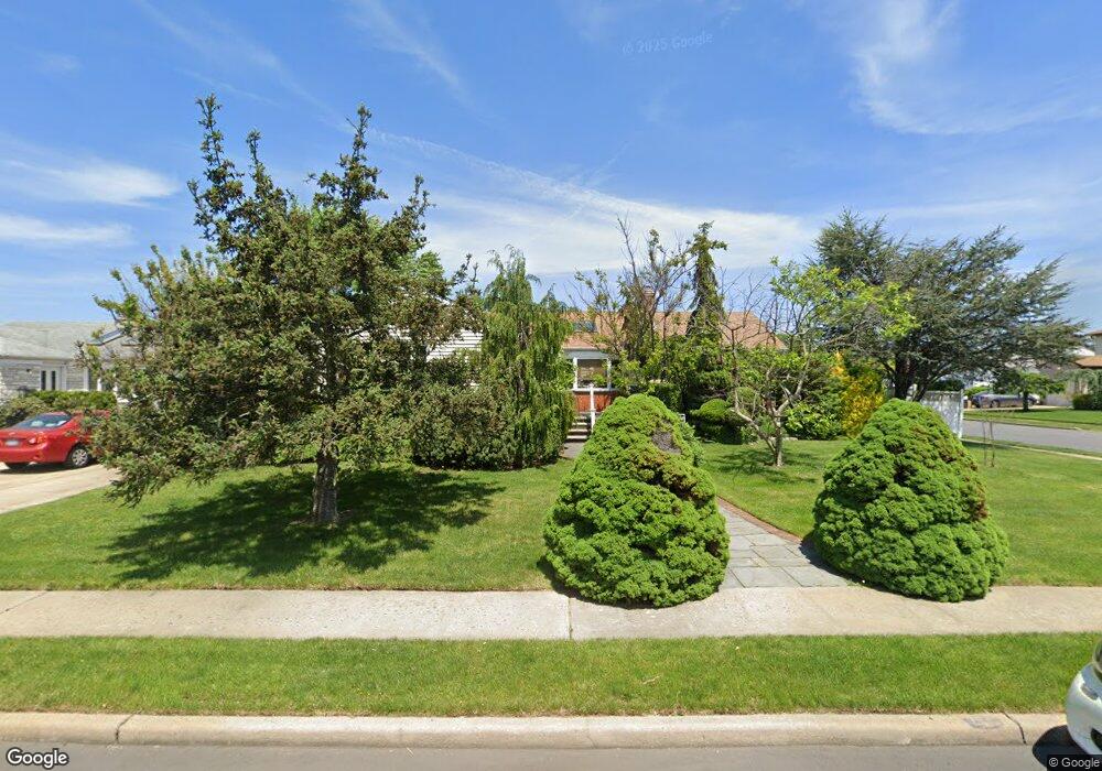 782 Princeton Rd, Franklin Square, NY 11010 - photo 1