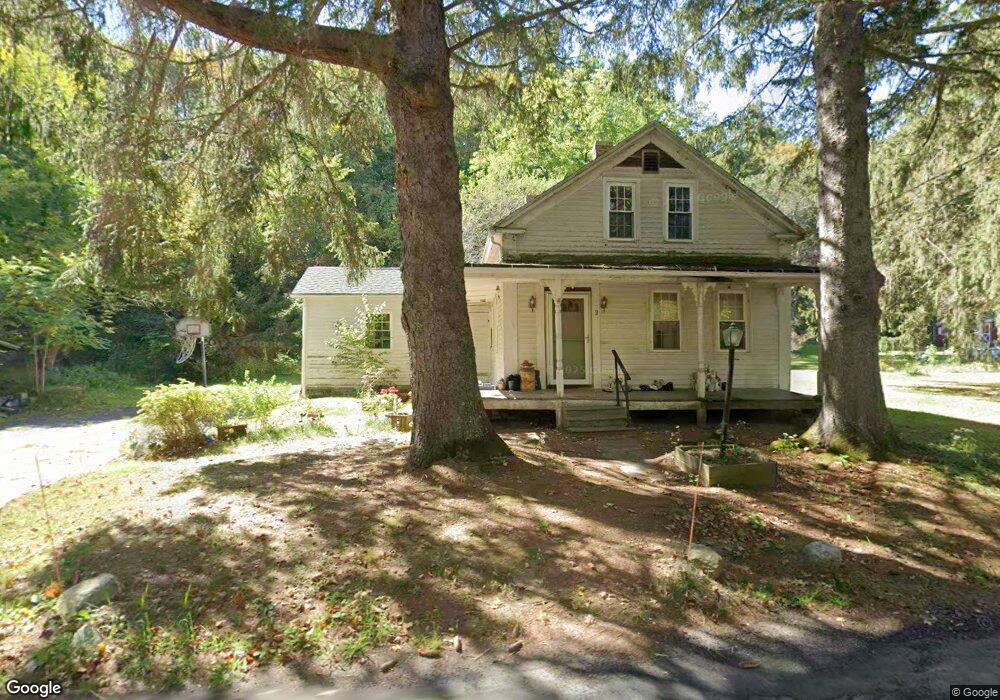 9 Mineral St, Easthampton, MA 01027 - photo 1