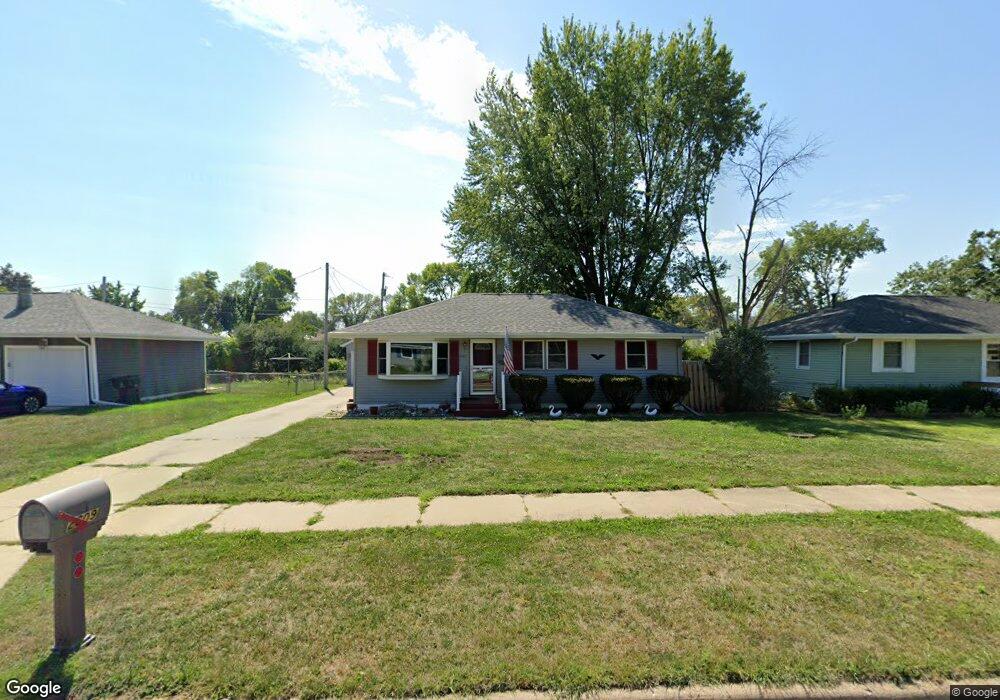 2609 E Ave NW, Cedar Rapids, IA 52405 - photo 1