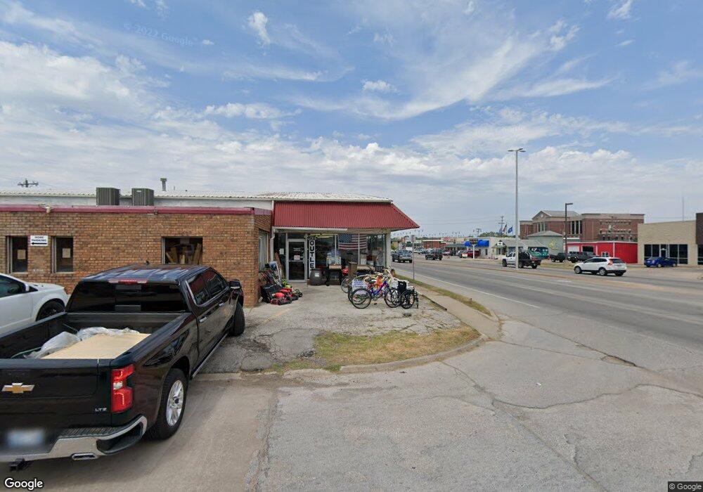 610 W Claremore St, Claremore, OK 74017 - photo 1