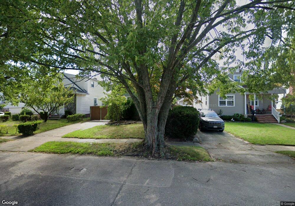 125 Venetian Blvd, Lindenhurst, NY 11757 - photo 1