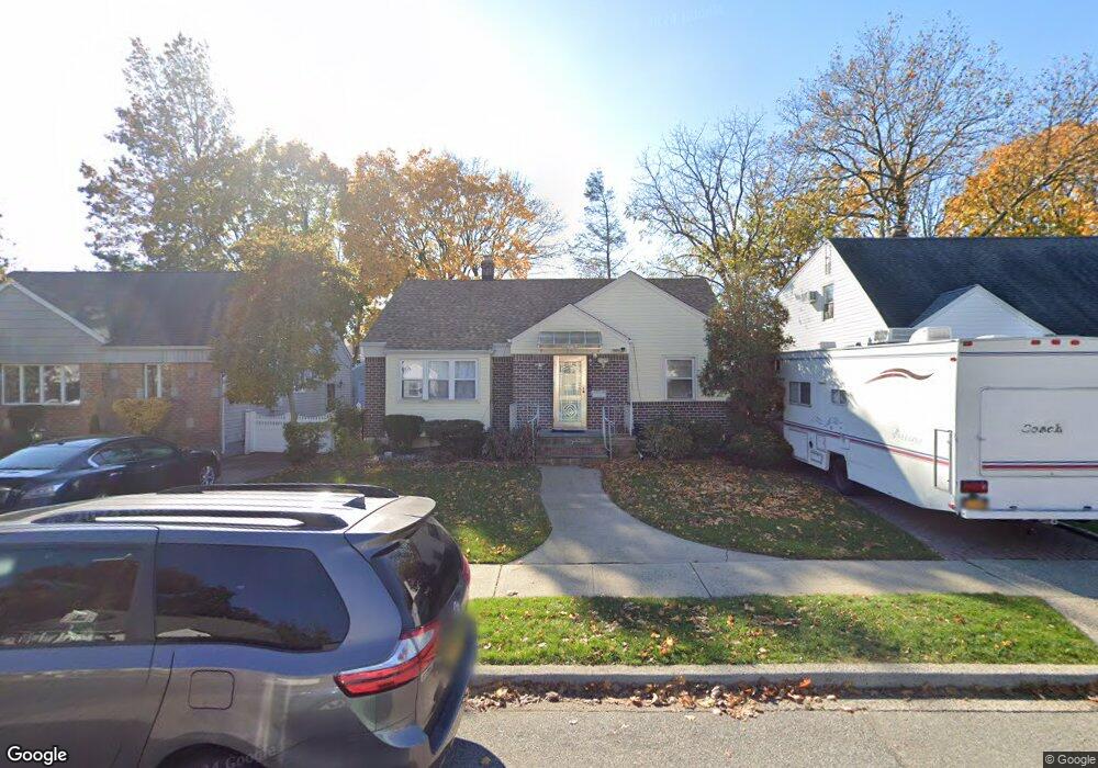 26 Camden Place, New Hyde Park, NY 11040 - photo 1