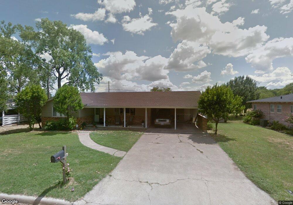 207 Circle Dr, Cleburne, TX 76033 - photo 1