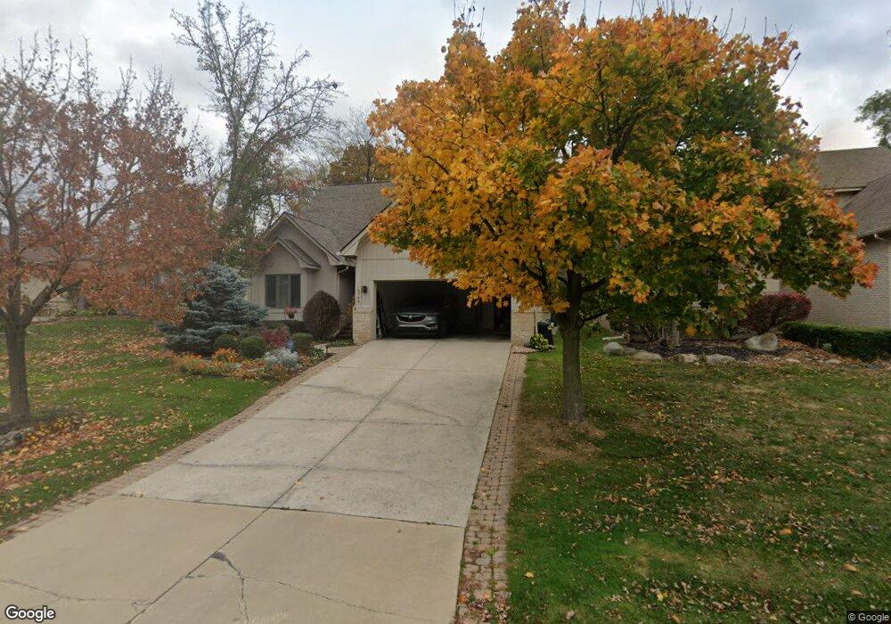 5740 Point of the Woods Dr, West Bloomfield, MI 48324 - photo 1