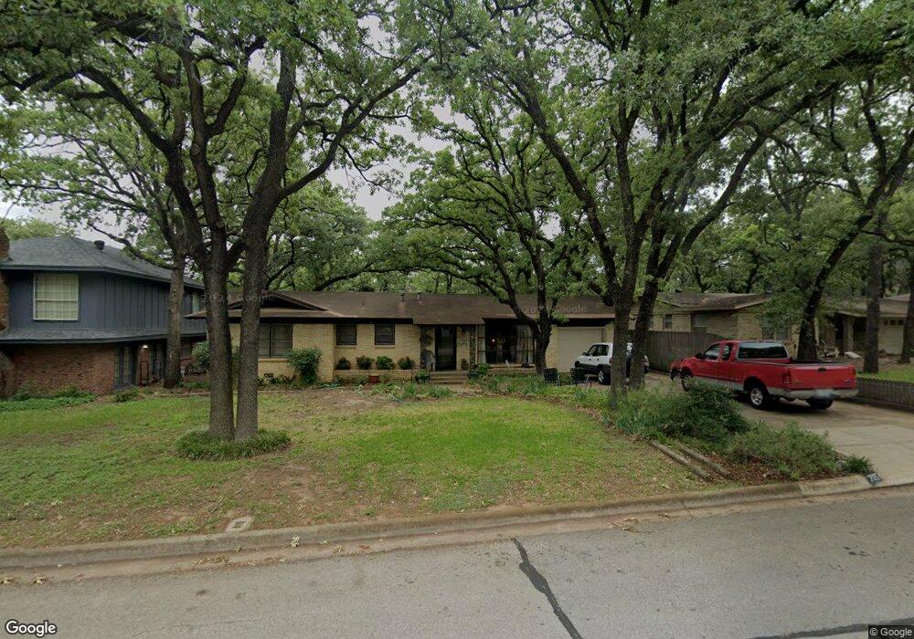 705 Briarwood Ln, Hurst, TX 76053 - photo 1