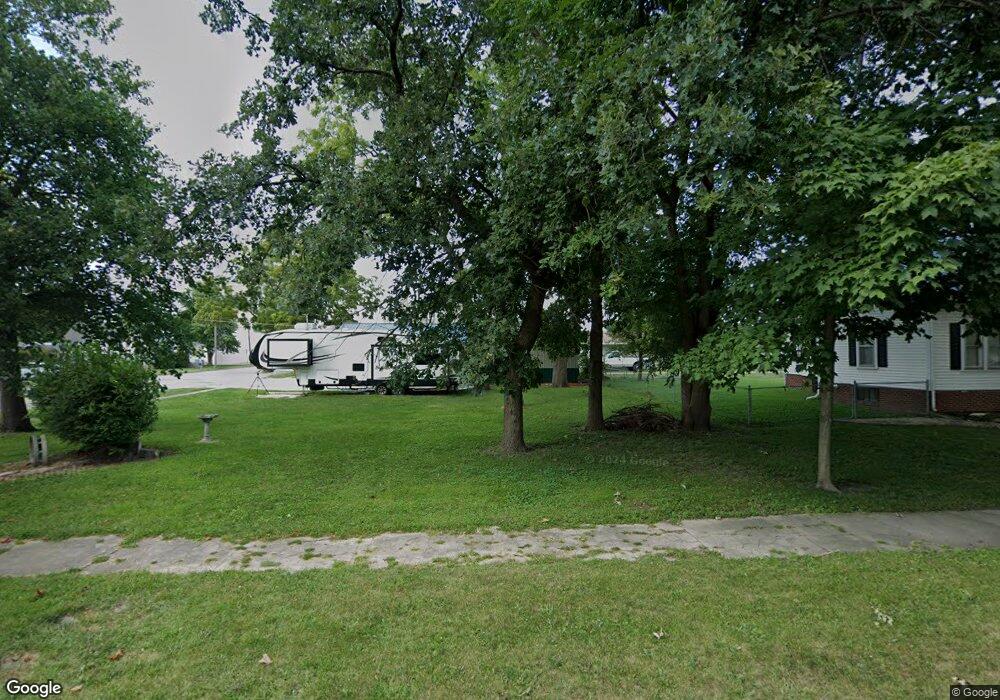 114 W Daggy St, Tuscola, IL 61953 - photo 1