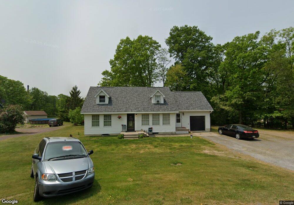 563 Woodlawn Ave, Mountain Top, PA 18707 - photo 1