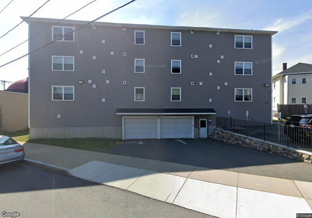 960 Salem St unit 3, Malden, MA 02148 - photo 1