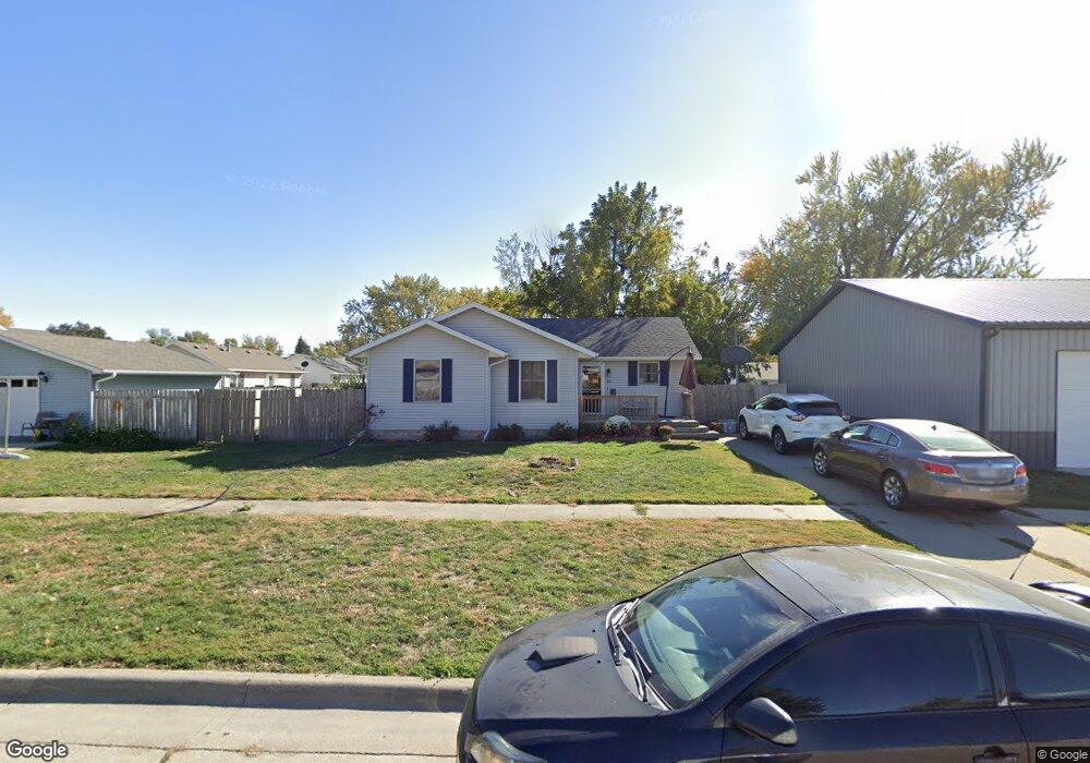 813 N 10th Ave E, Newton, IA 50208 - photo 1