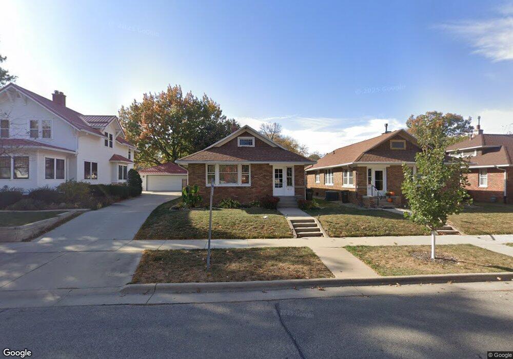 613 Walnut St, Cedar Falls, IA 50613 - photo 1