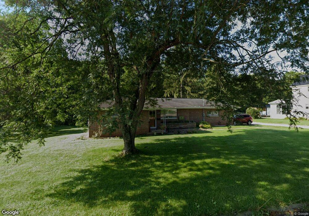 699 W Chestnut St, Coshocton, OH 43812 - photo 1