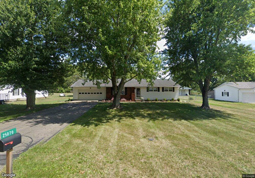 25070 Lawnfield Dr, Circleville, OH 43113 - photo 1