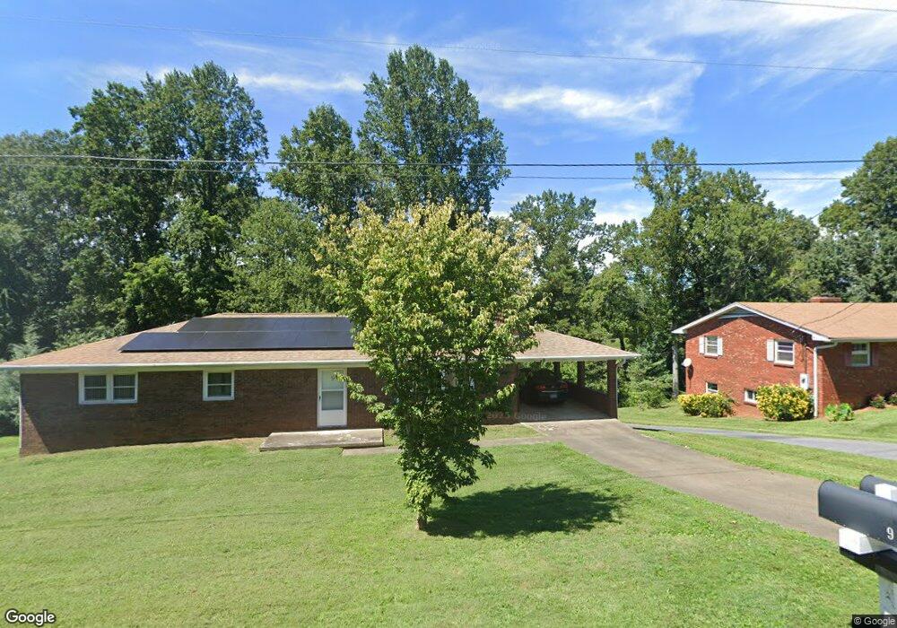 9 Fieldcrest Cir, Asheville, NC 28806 - photo 1